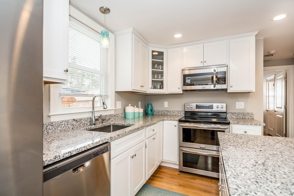 6 Lawrence Road Reading, MA 01867 - Photo 6 of 22 Gallery Image 6