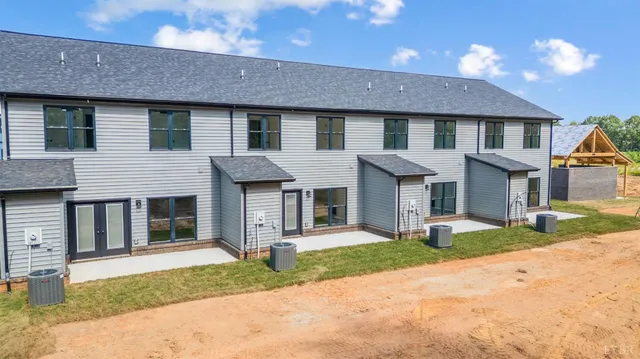 $2,150 | 195 Luke Court, Rustburg, VA 24588