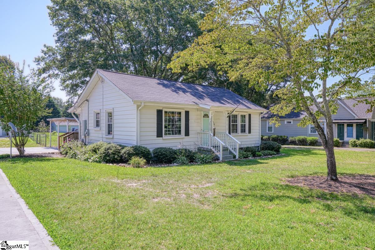 302 Hillcrest Drive Greer, SC 29651 - Photo 2 of 23
