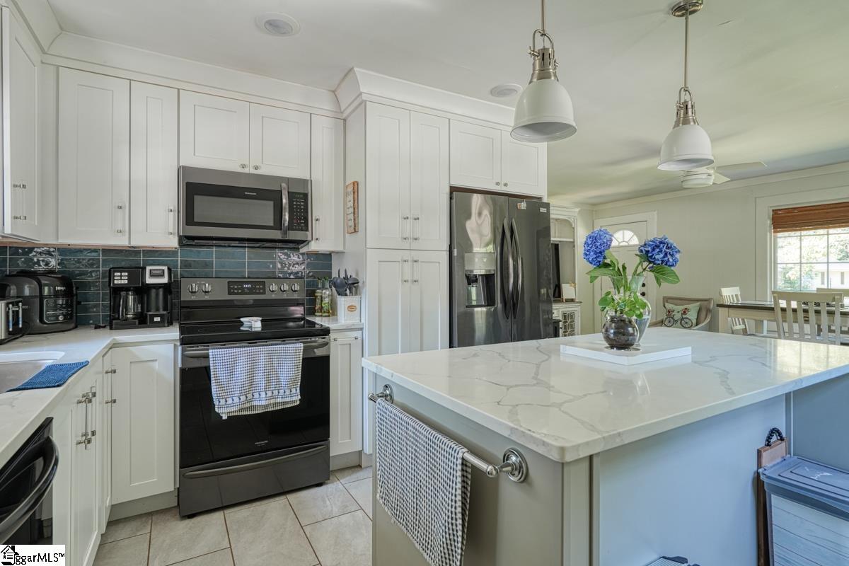 302 Hillcrest Drive Greer, SC 29651 - Photo 5 of 23