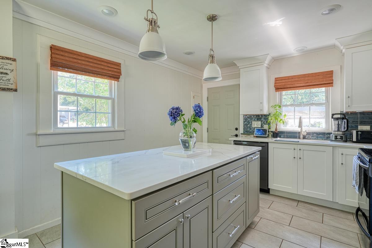 302 Hillcrest Drive Greer, SC 29651 - Photo 6 of 23