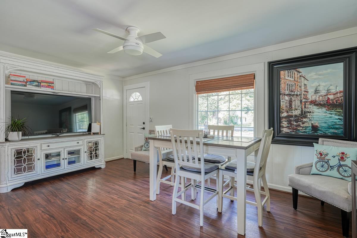 302 Hillcrest Drive Greer, SC 29651 - Photo 7 of 23