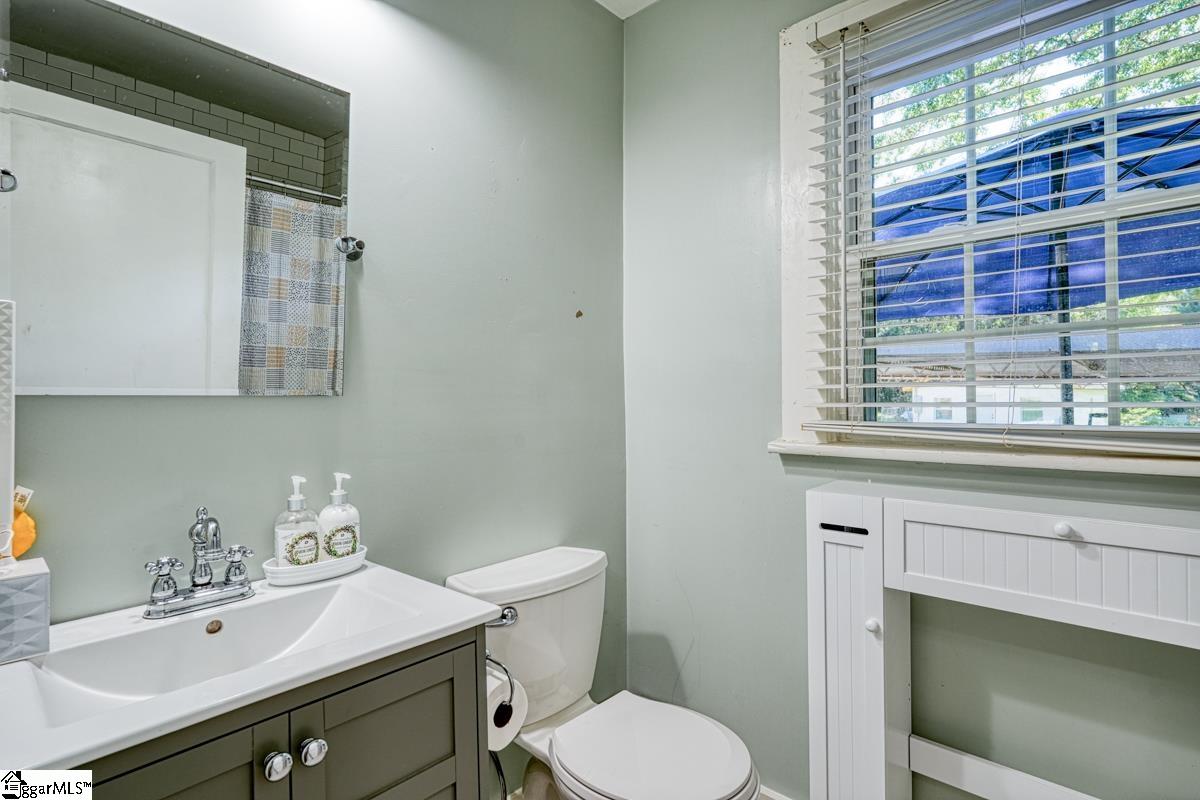 302 Hillcrest Drive Greer, SC 29651 - Photo 8 of 23