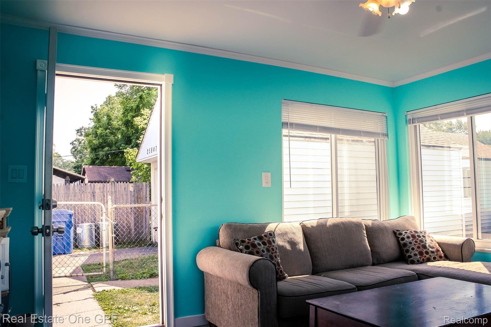 25847 Peter Kaltz Road Warren, MI 48091 - Photo 28 of 54 28 All Seasons Room.jpg