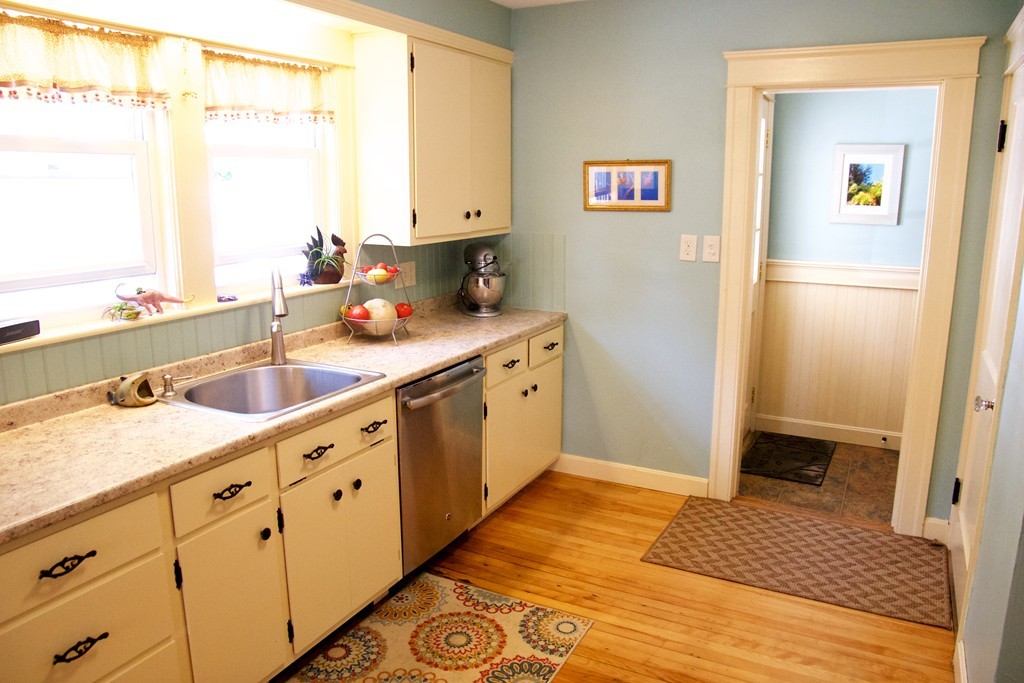 8 Columbine Road Worcester, MA 01609 - Photo 6 of 28 Gallery Image 6