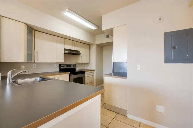 $1,750 | 1030 Villagio Circle, Unit 204, Sarasota, FL 34237