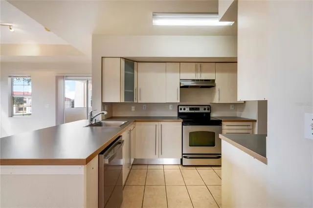 $1,750 | 1030 Villagio Circle, Unit 204, Sarasota, FL 34237