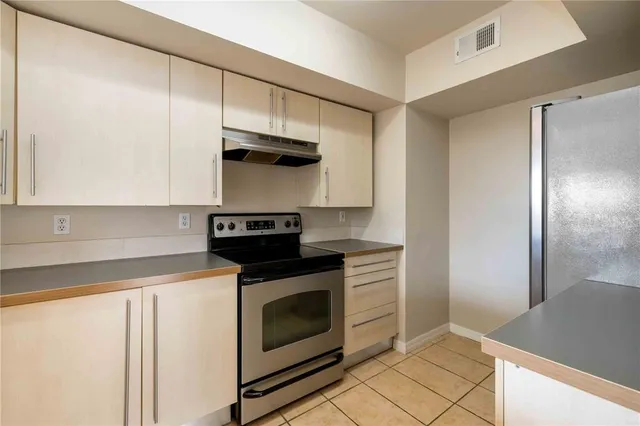 $1,750 | 1030 Villagio Circle, Unit 204, Sarasota, FL 34237