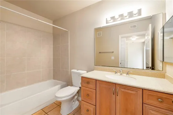$1,695 | 1030 Villagio Circle, Unit 204, Sarasota, FL 34237