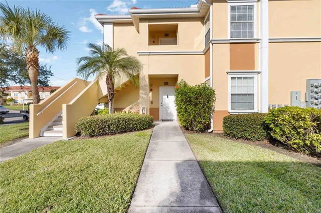 $1,750 | 1030 Villagio Circle, Unit 204, Sarasota, FL 34237