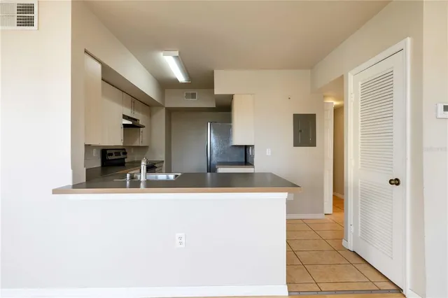 $1,750 | 1030 Villagio Circle, Unit 204, Sarasota, FL 34237