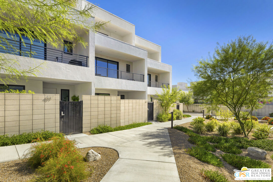 467 Huddle Spgs Way Palm Springs, CA 92264 - Photo 1 of 48 a front view of a house with a garage