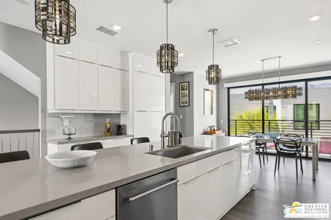 $869,000 | 467 Huddle Spgs Way, Palm Springs, CA 92264