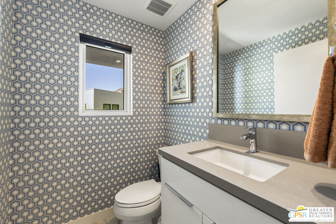 467 Huddle Spgs Way Palm Springs, CA 92264 - Photo 21 of 48 a bathroom with a sink a toilet and a mirror