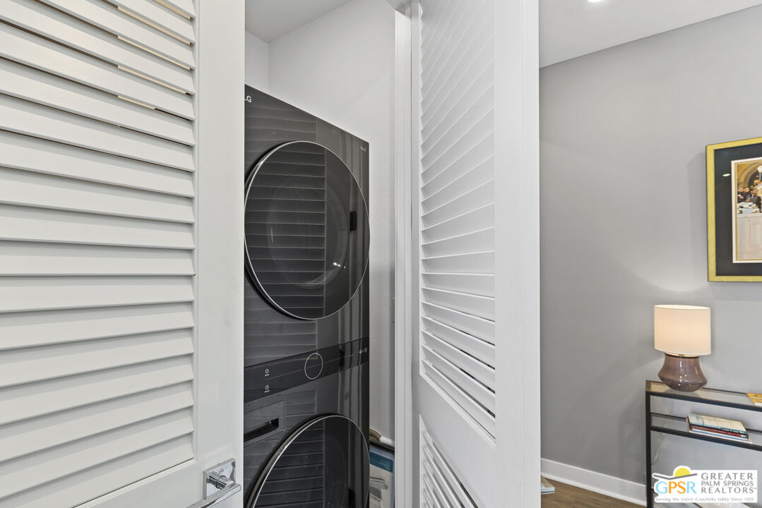 467 Huddle Spgs Way Palm Springs, CA 92264 - Photo 29 of 48 a view of entryway and hall with wooden floor