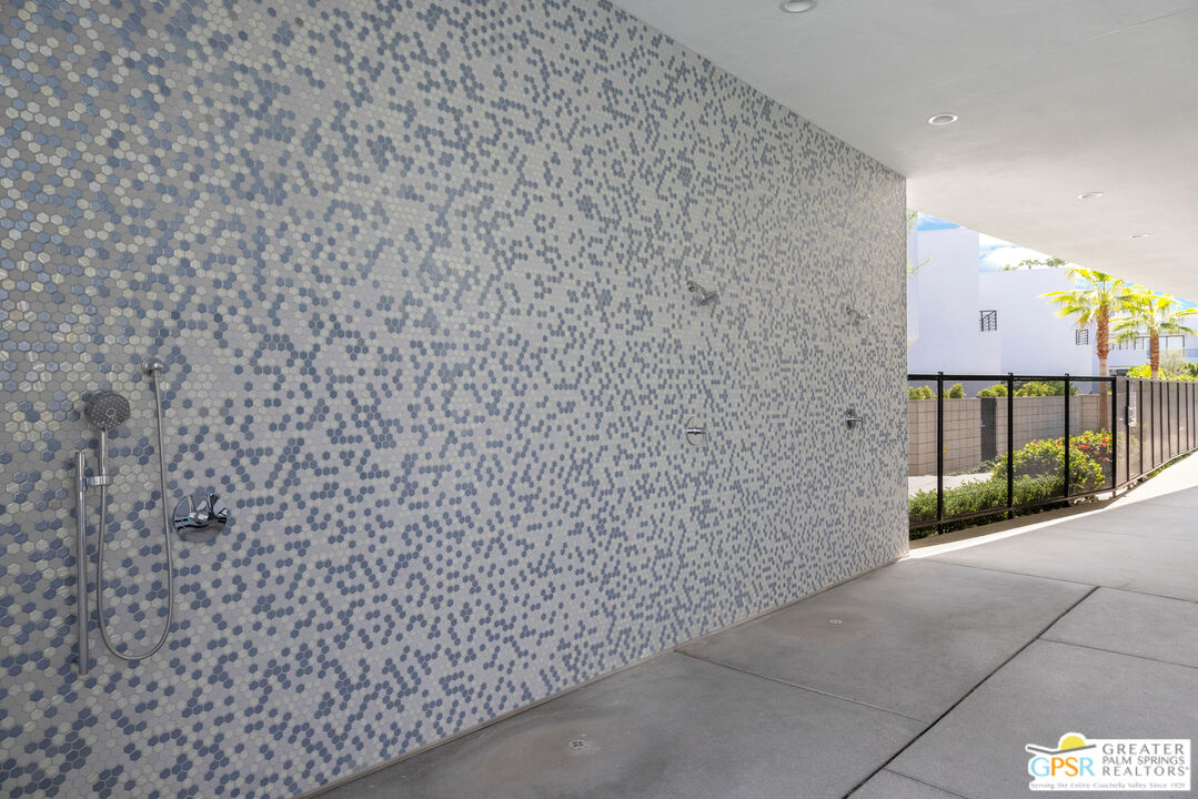 467 Huddle Spgs Way Palm Springs, CA 92264 - Photo 44 of 48 a view of entryway with a wall