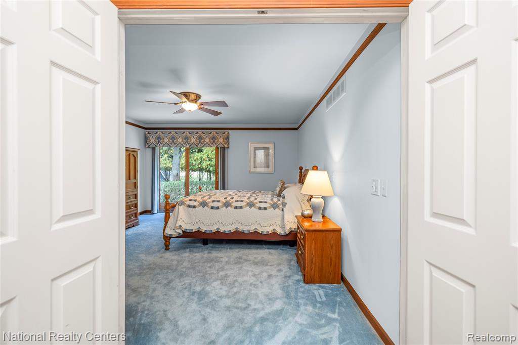 26131 Pleasant Valley Road Farmington Hills, MI 48331 - Photo 27 of 61