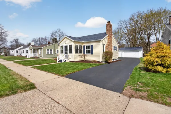 $180,000 | 756 Elmwood Avenue, Jackson, MI 49203