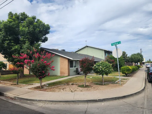 $649,900 | 1911 West Princeton Avenue, Visalia, CA 93277