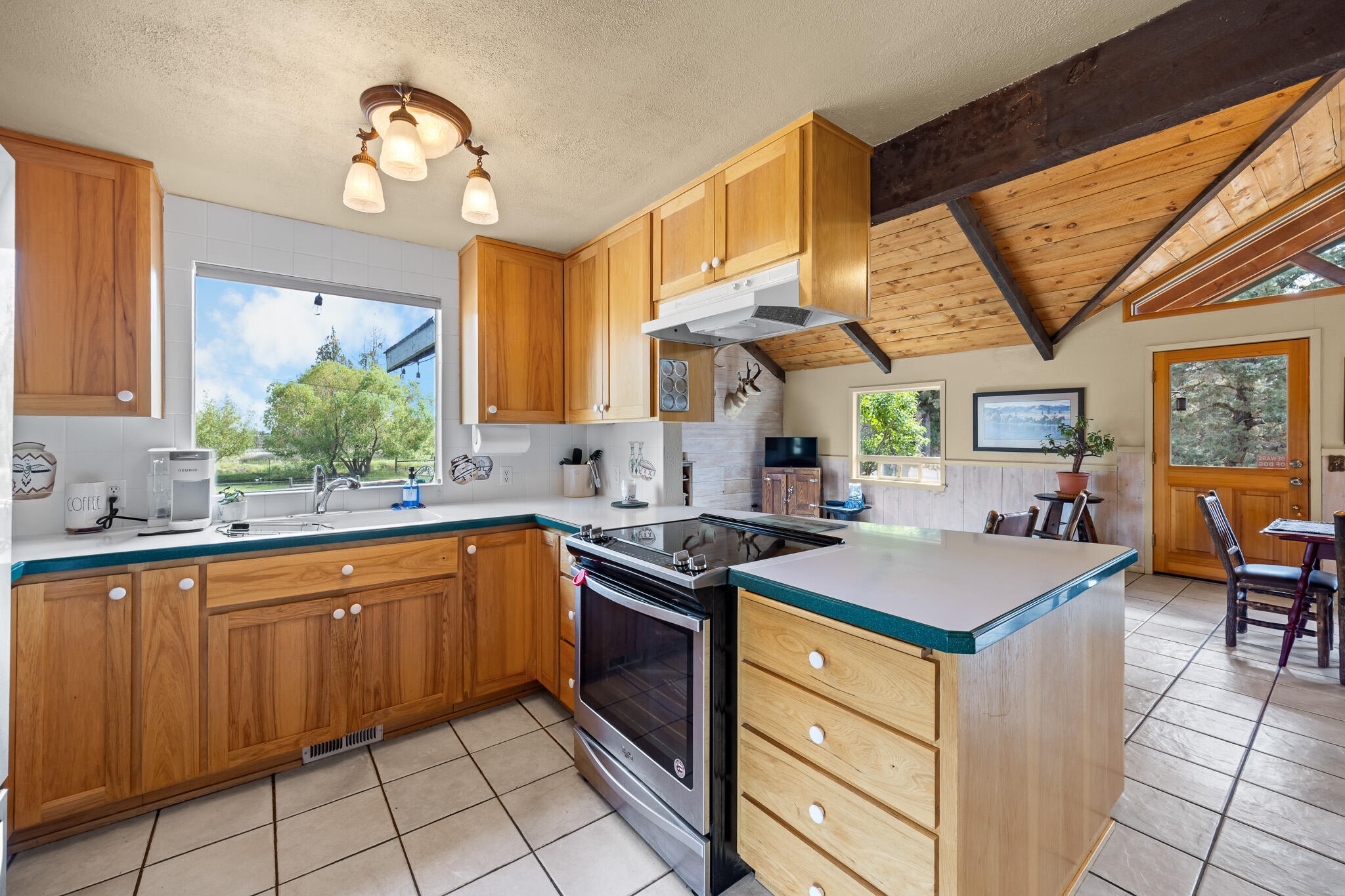 575 Southwest 55th Place Redmond, OR 97756 - Photo 11 of 59