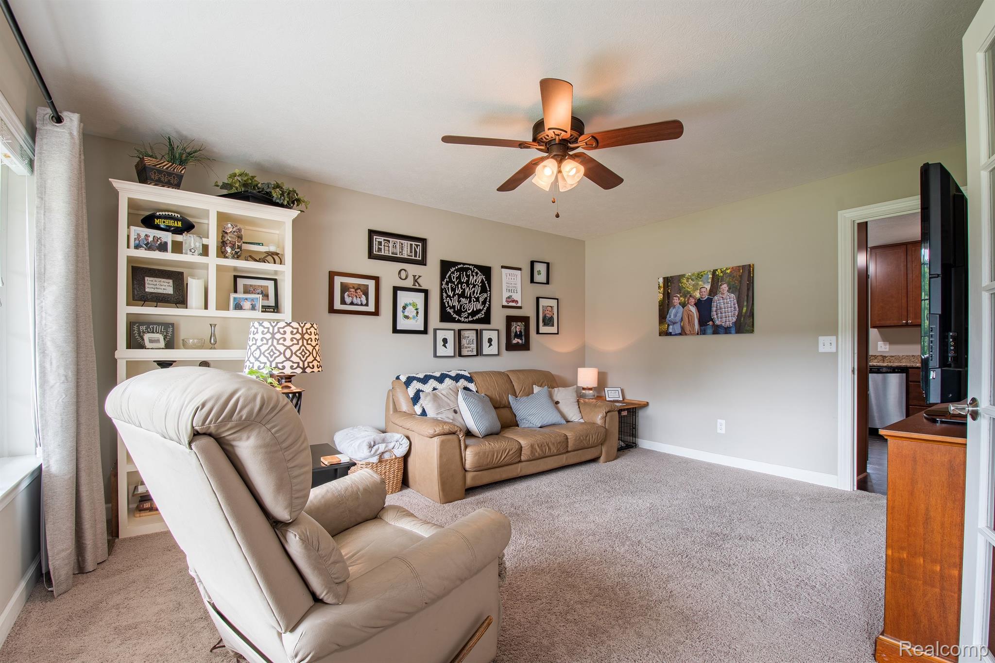 242 Fairhill Way Howell, MI 48843 - Photo 8 of 22 Gallery Image 8
