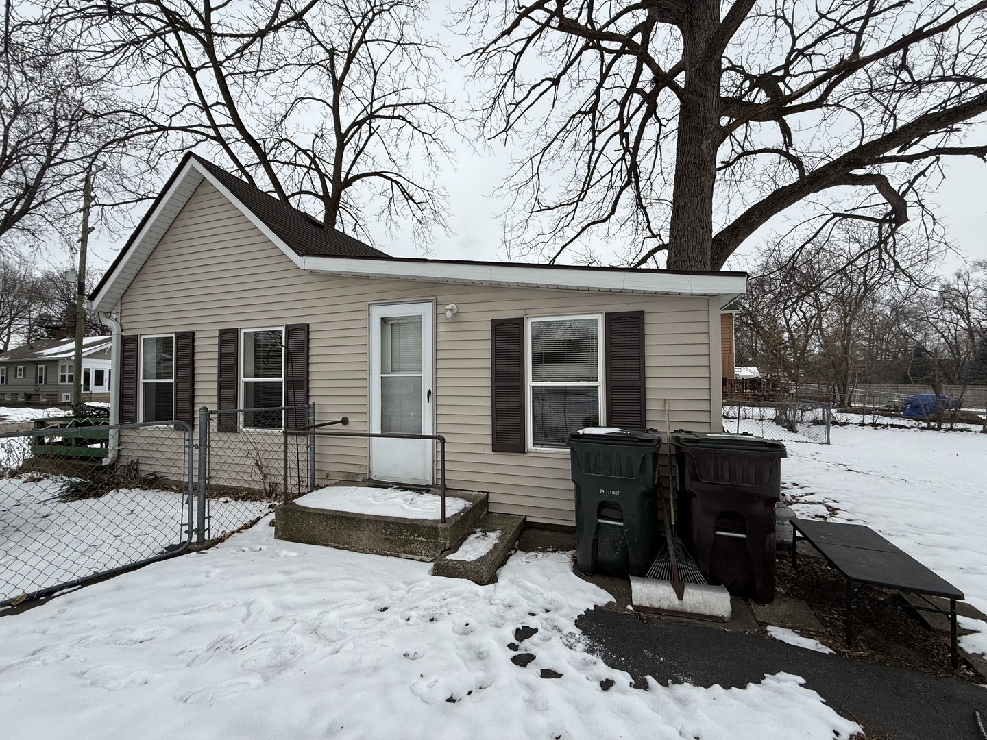 907 Center Street McHenry, IL 60050 - Photo 2 of 13