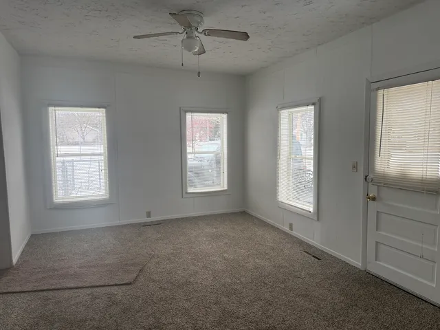 $159,900 | 907 Center Street, McHenry, IL 60050