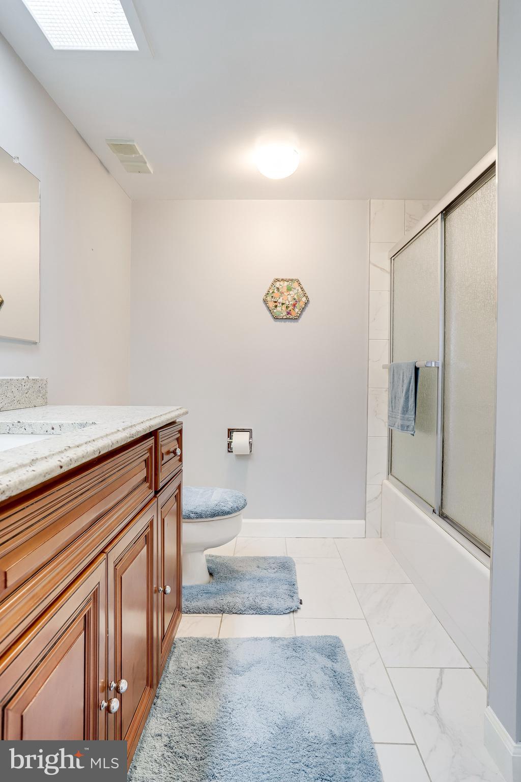5501 Seminary Road, Unit 105S Falls Church, VA 22041 - Photo 15 of 34 Sliding showerdoors