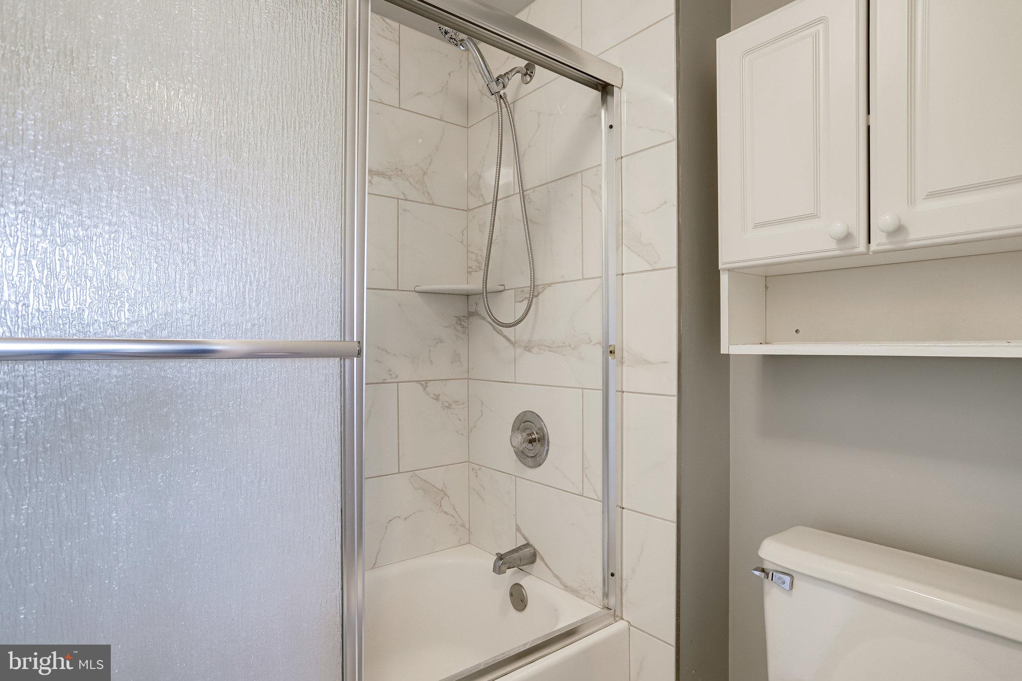 5501 Seminary Road, Unit 105S Falls Church, VA 22041 - Photo 19 of 34 Primary Bathroom w/ sliding shower doors