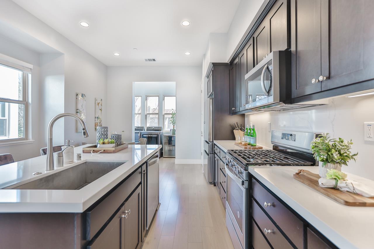 313 Cherokee Loop Mountain View, CA 94043 - Photo 12 of 43 Gallery Image 12