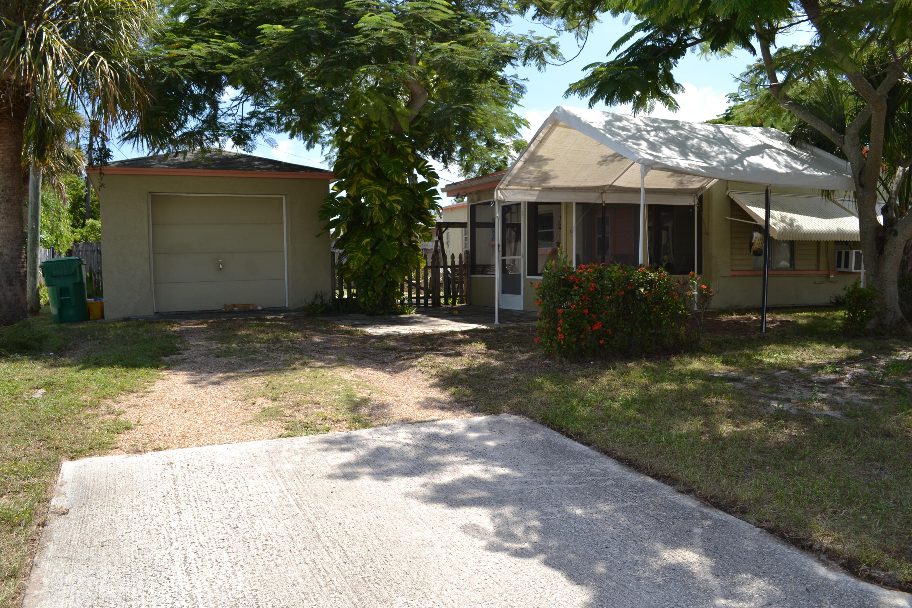 100 East 23rd Street Riviera Beach, FL 33404 - Photo 3 of 30 DSC_0358