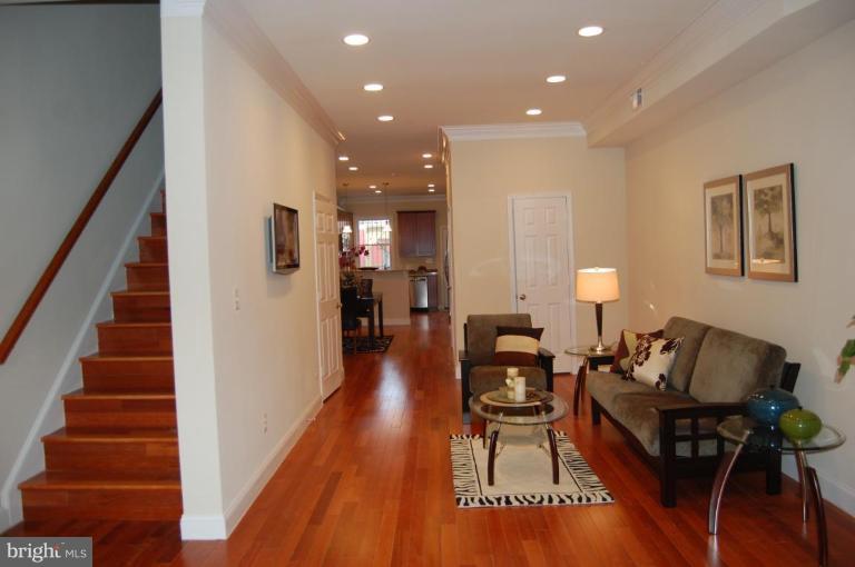 923 10th Street Northeast Washington, DC 20002 - Photo 6 of 20 Living Room