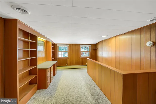 a view of entryway with workspace