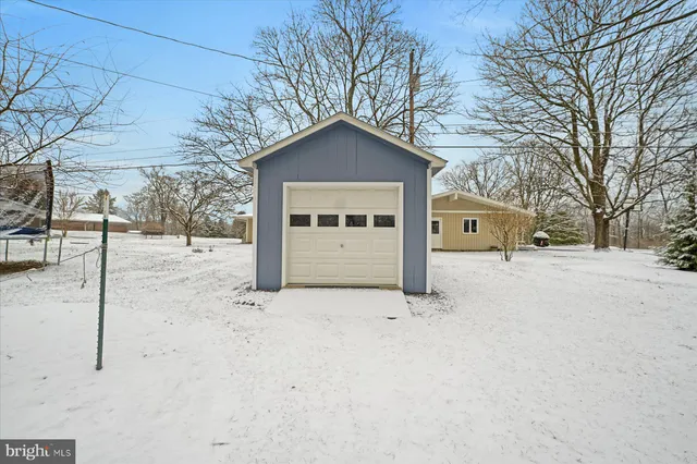 a view of white house with a outdoor space