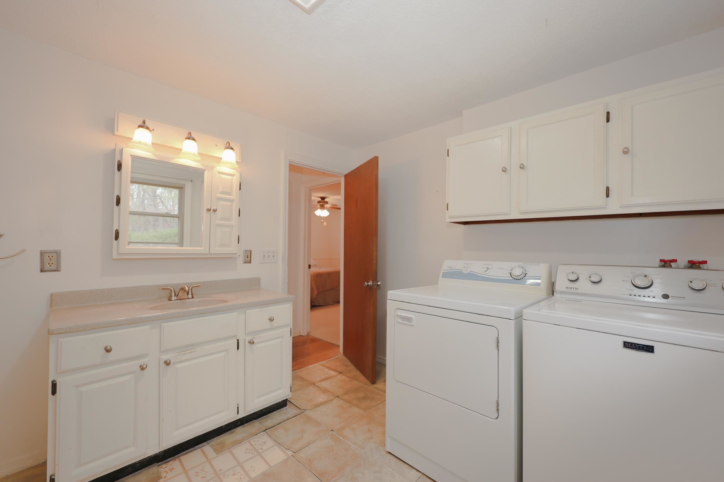 37 Country Club Lane Merrimack, NH 03054 - Photo 25 of 33