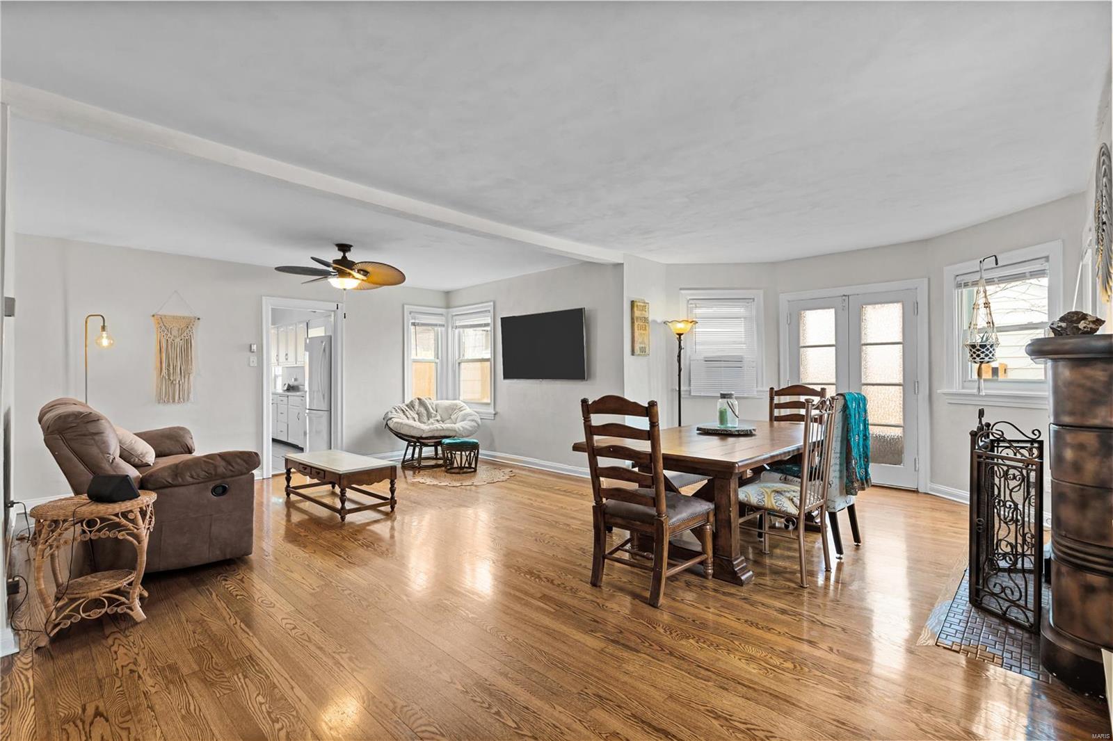 9501 MacKenzie Road St. Louis, MO 63123 - Photo 4 of 21