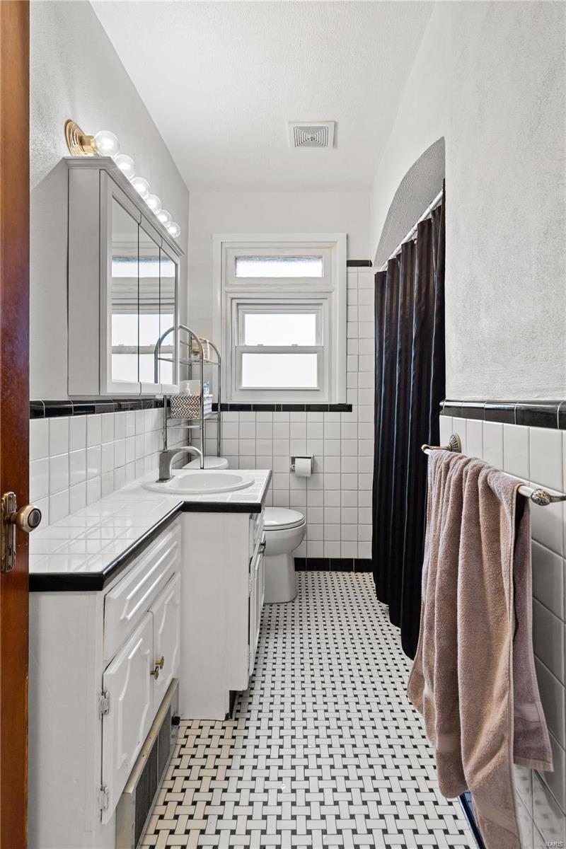 9501 MacKenzie Road St. Louis, MO 63123 - Photo 8 of 21
