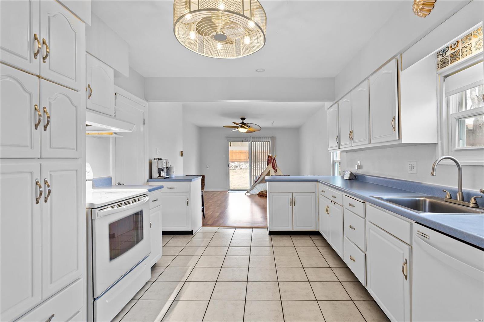 9501 MacKenzie Road St. Louis, MO 63123 - Photo 9 of 21