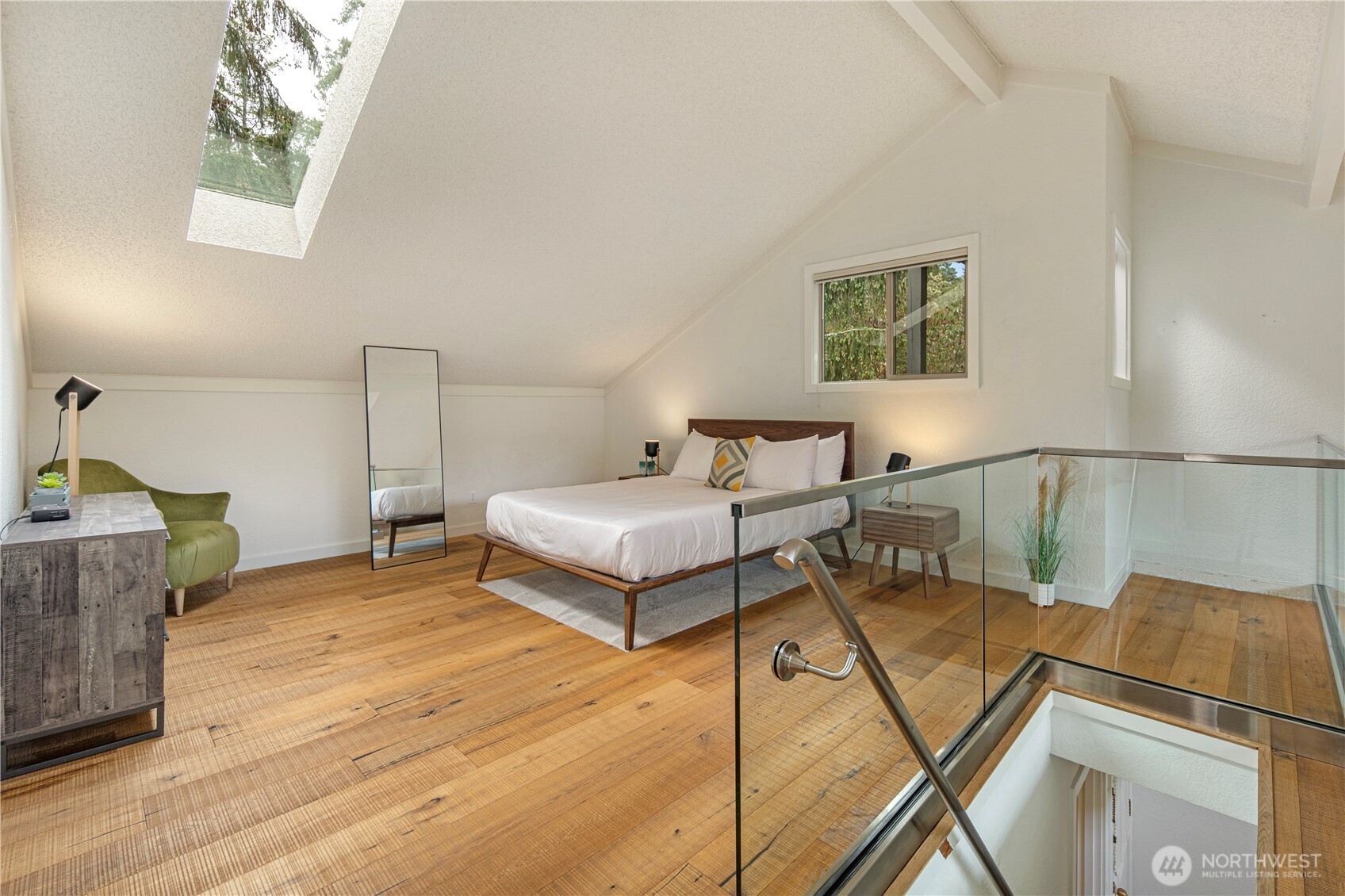 98 Armadale Road, Unit 215 Friday Harbor, WA 98250 - Photo 14 of 39 a spacious bedroom with a bed and a table