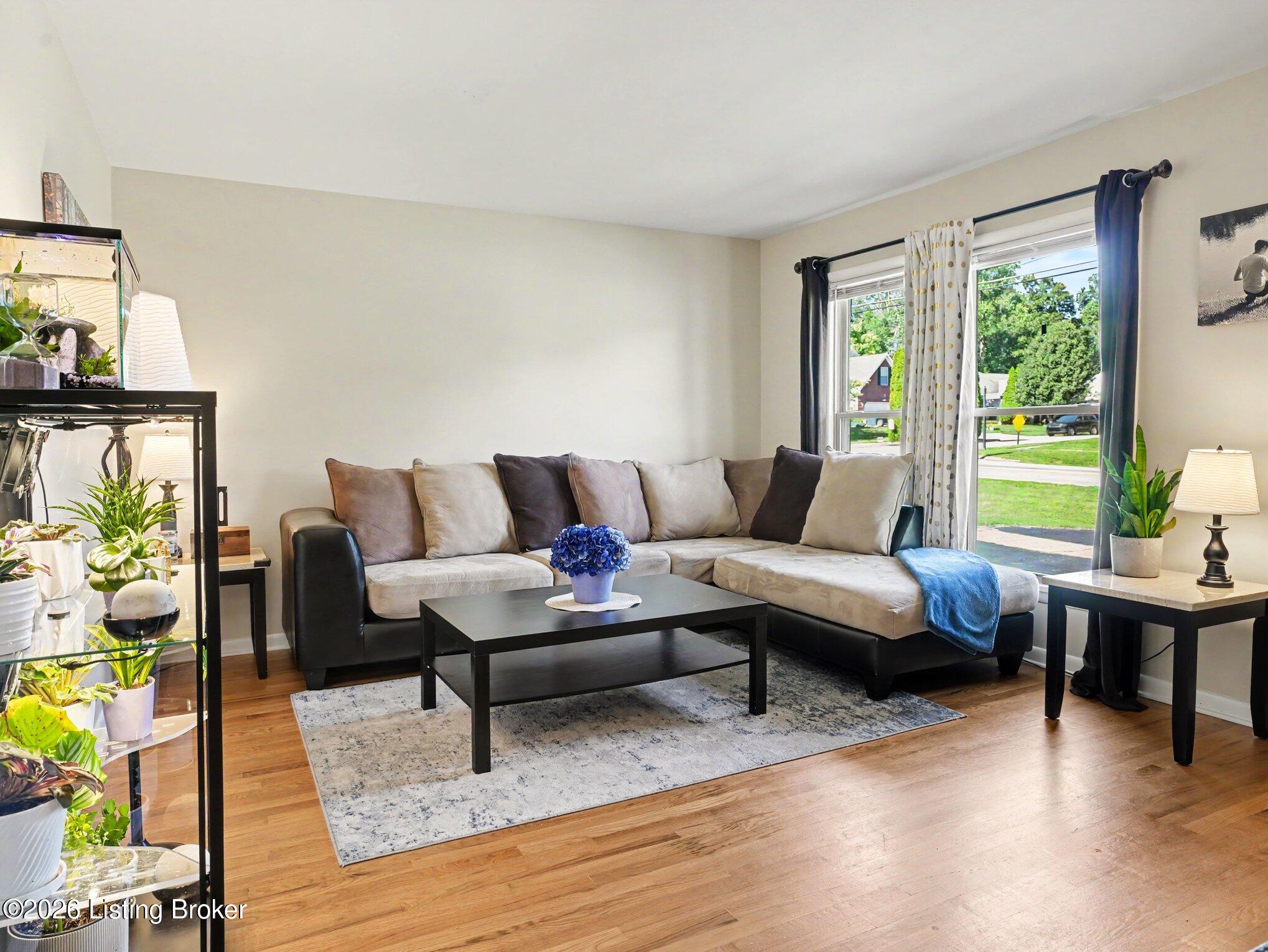 9322 Fairground Road Louisville, KY 40291 - Photo 20 of 24 Living Room