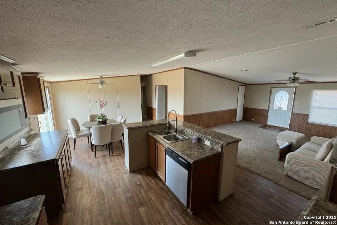 207 Persimmon Drive Pleasanton, TX 78064 - Photo 5 of 11