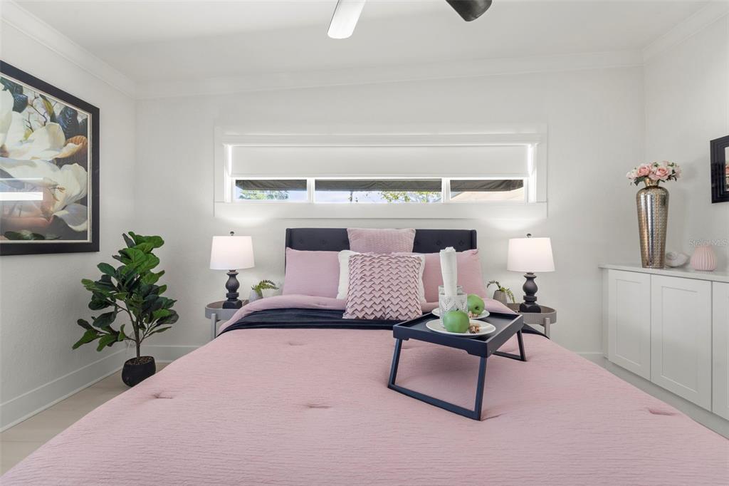 402 161st Avenue Redington Beach, FL 33708 - Photo 37 of 56 a living room with furniture and a potted plant