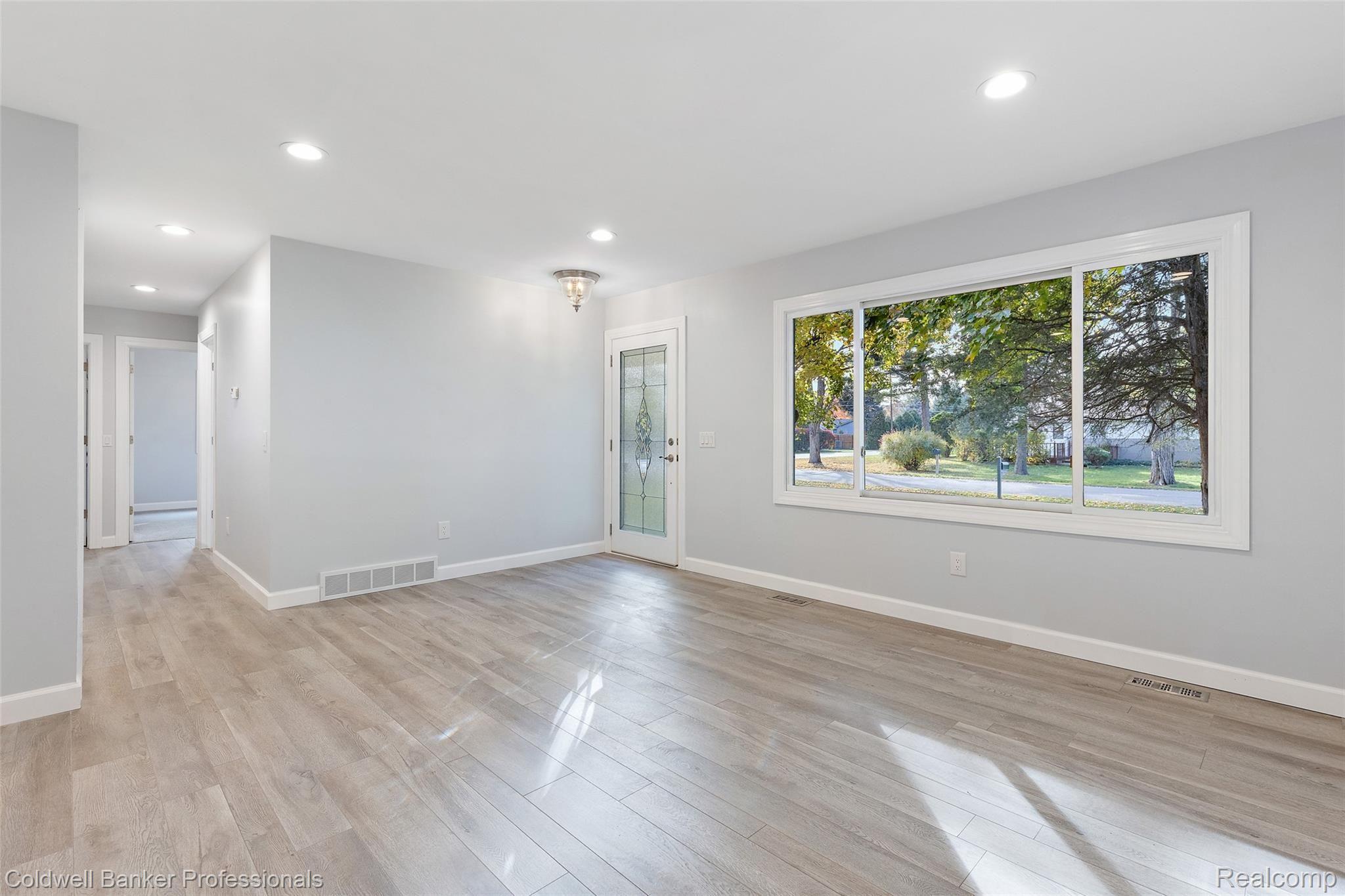 2793 Weaverton Rochester, MI 48307 - Photo 14 of 31 2793 Weaverton St-14.jpg