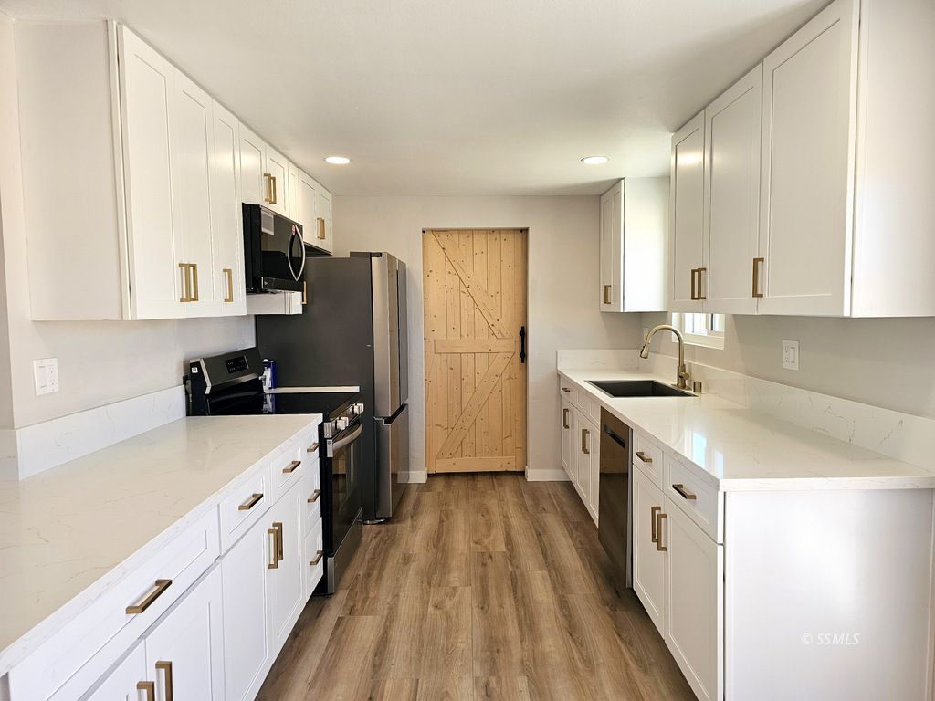 420 South Yorktown Street Ridgecrest, CA 93555 - Photo 5 of 46