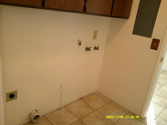 $3,500 | 390 South Almond Street, Dixon, CA 95620