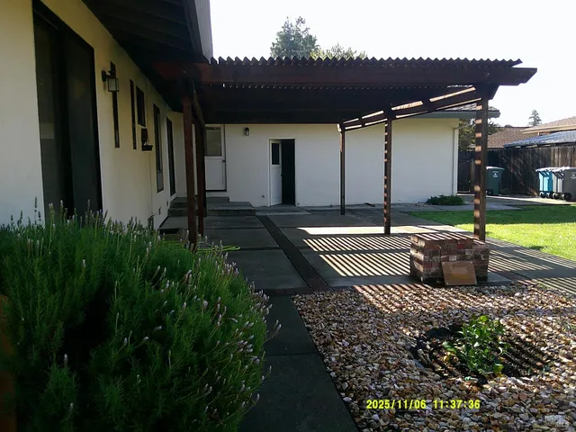 $3,500 | 390 South Almond Street, Dixon, CA 95620