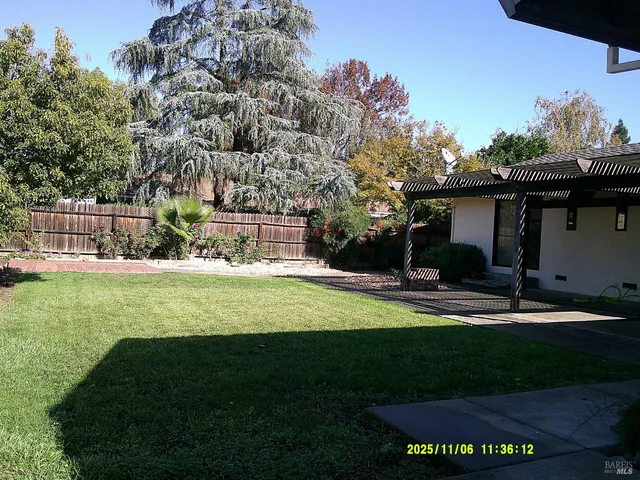 $3,500 | 390 South Almond Street, Dixon, CA 95620