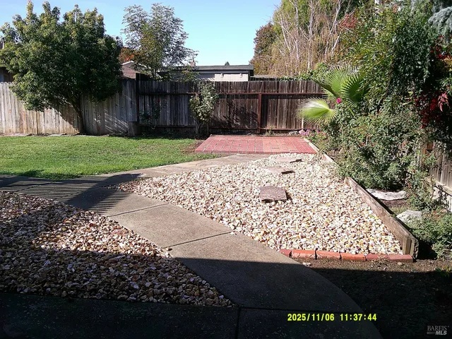 $3,500 | 390 South Almond Street, Dixon, CA 95620