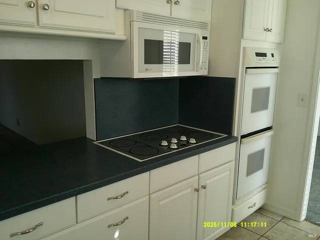 $3,500 | 390 South Almond Street, Dixon, CA 95620