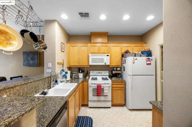 $374,000 | 3290 Maguire Way, Unit 208, Dublin, CA 94568